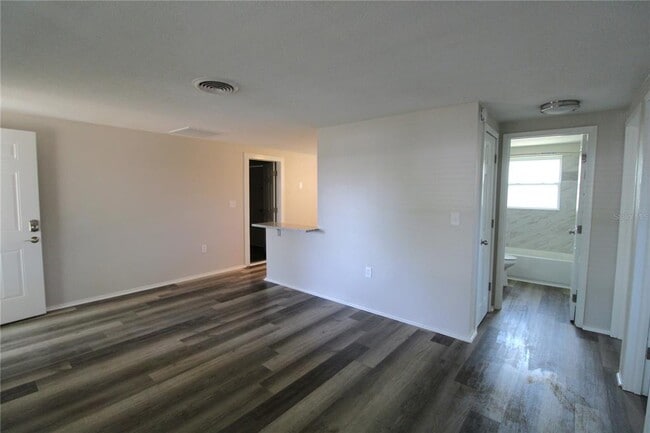 Building Photo - 615 Osceola Rd