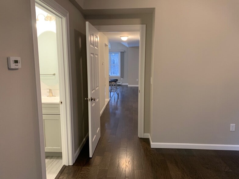 Building Photo - 9 Cascade Rd