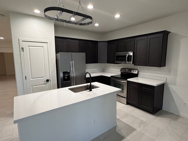 Building Photo - Beautifully Remodeled North Peoria Home 3 Bedroom 2 Bath Plus Office