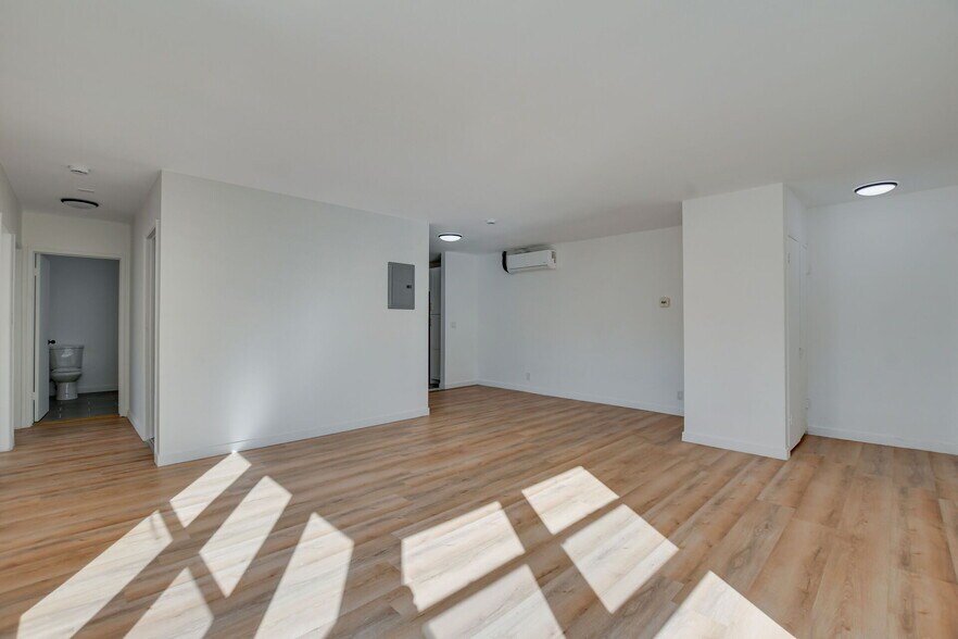 Building Photo - 2005 21st St