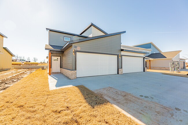 Building Photo - 1603 Casuarina Dr