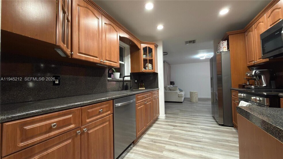 Building Photo - 1001 SW 98th Ave