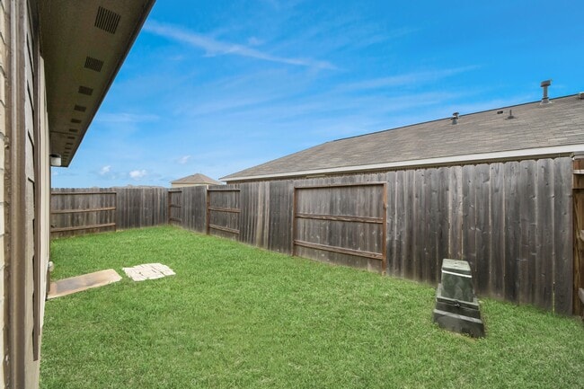 Building Photo - 9014 Estes Lks Dr