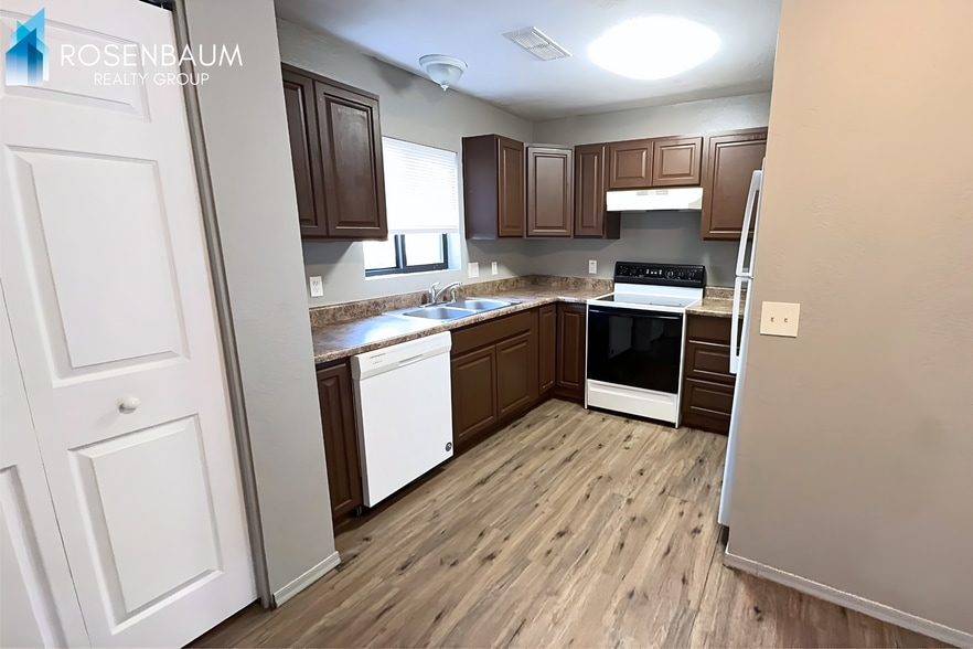 Building Photo - Beautifully charming 2-bedrooms, 1-bath downstairs apartment in Prescott!