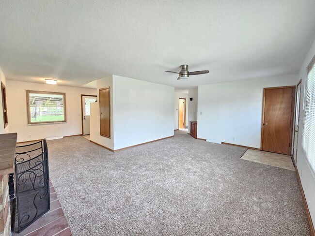 Building Photo - $2,500 - 4 Bed / 2 Bath Beautiful Home in ...