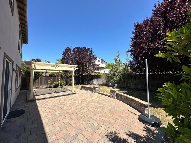 Building Photo - 4 Bed 3 Bath +Office/Den In San Ramon
