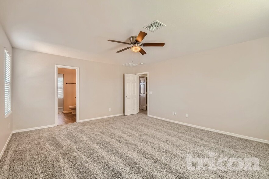 Building Photo - 227 W Watson Ct