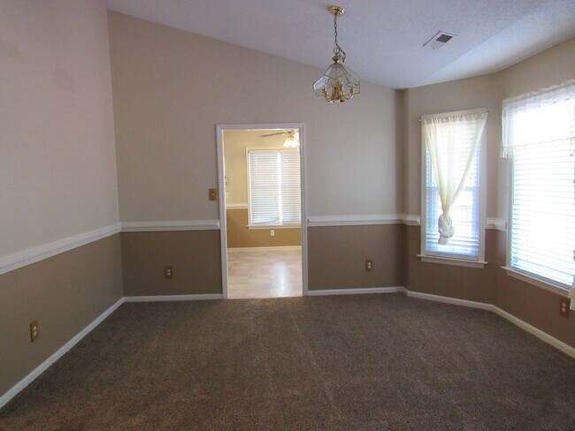 Building Photo - 3 BR 2 BA Hunters Creek