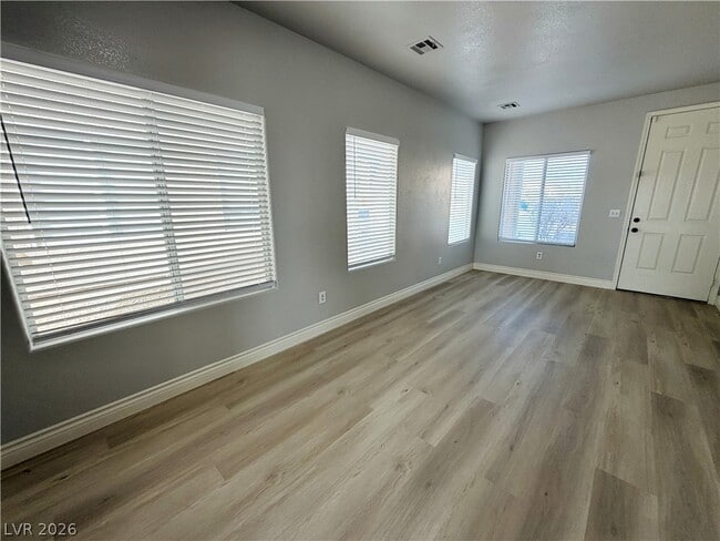 Building Photo - 5615 W Sun Temple Ave