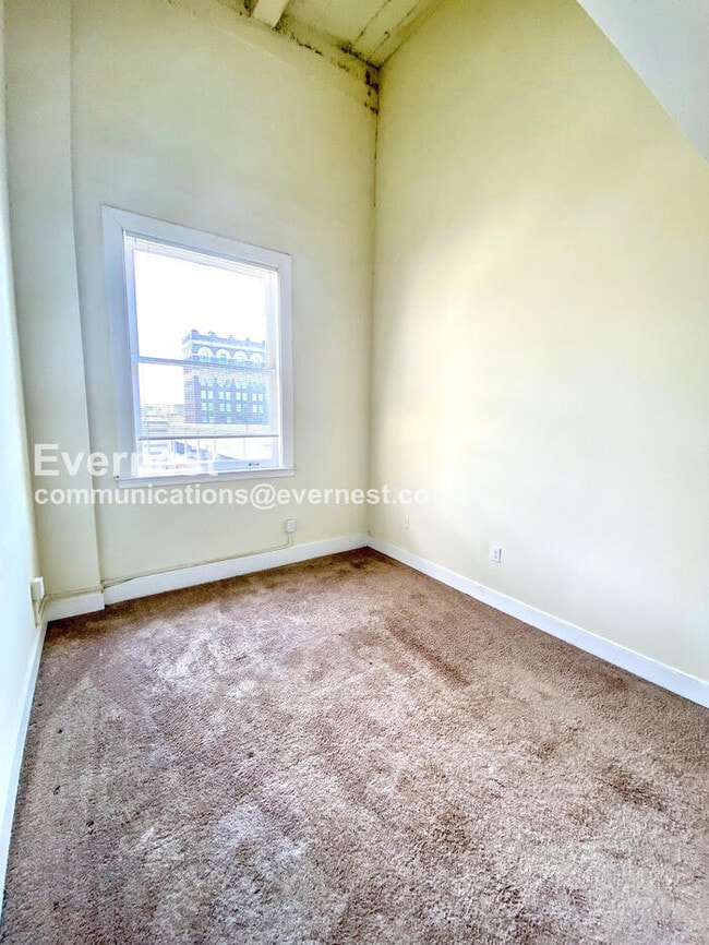 Building Photo - 525 E Grace St