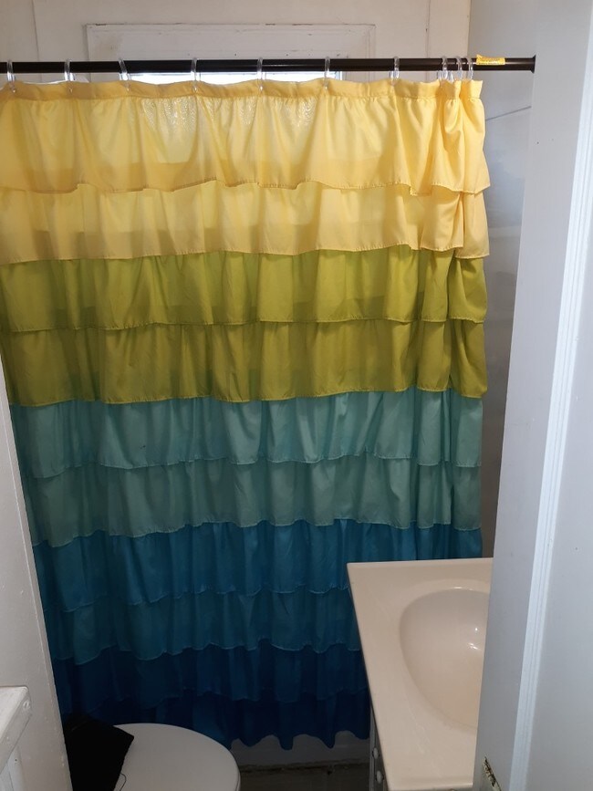 Building Photo - 115 N Husband St