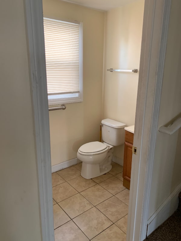 Building Photo - 107 University Ave