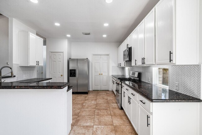 Building Photo - Gorgeous Pulte home in Sunrise Lakes
