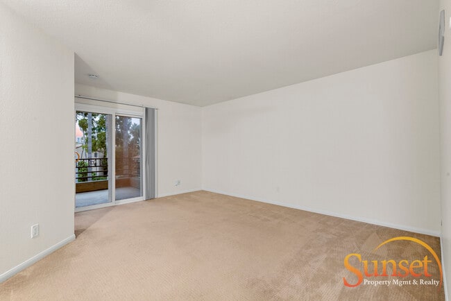 Building Photo - 7565 Charmant Dr