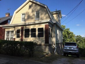 Building Photo - Large, Three-Bedroom Home in Devou Park