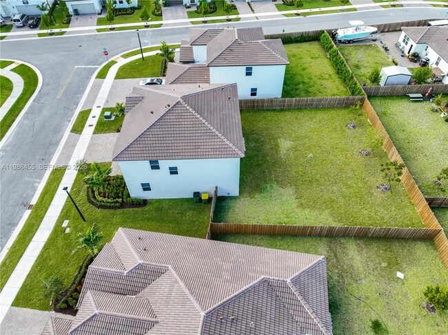 Building Photo - 2333 SE 28th St