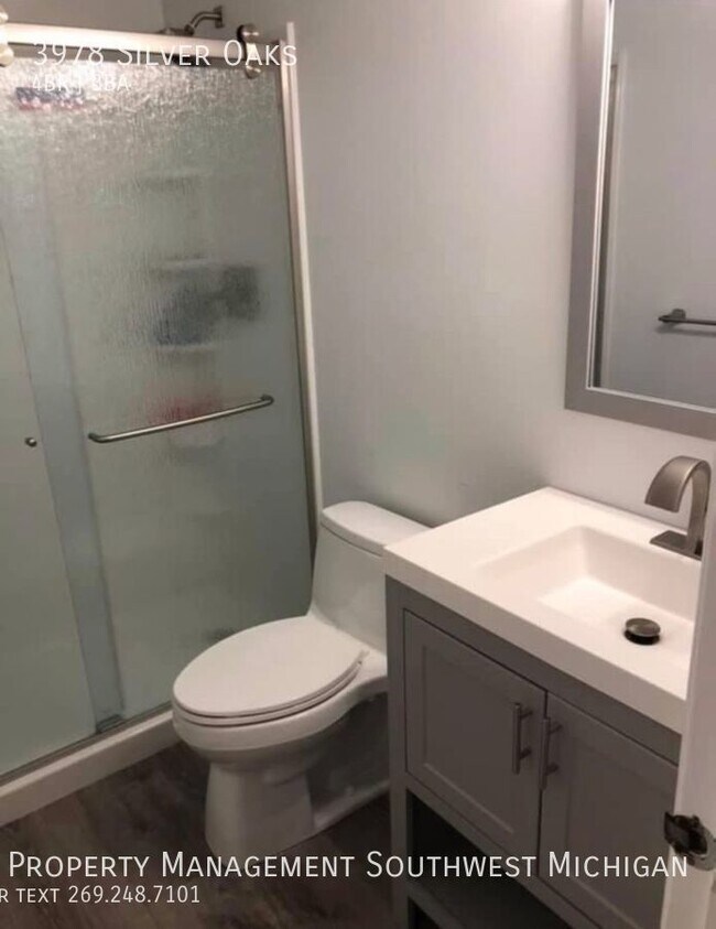 Building Photo - Beautiful farmhouse 4 bedroom, 2.5 bath ho...