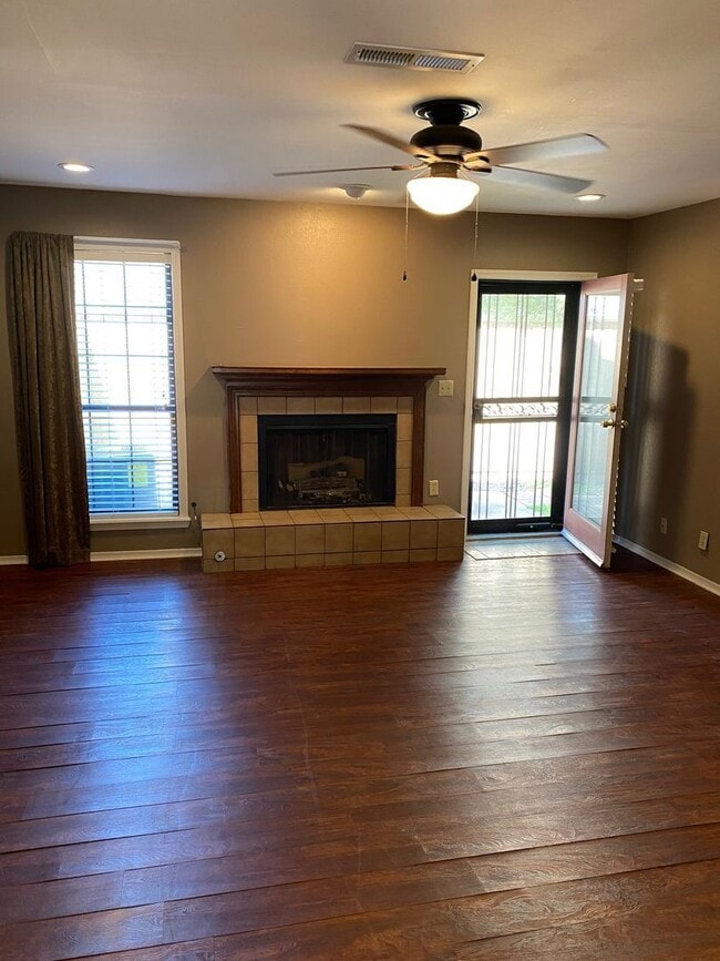 Building Photo - Darling Gathering Place Brookside Townhouse - Gated Community - 1 bedroom 1.5 bath, Small Fenced ...