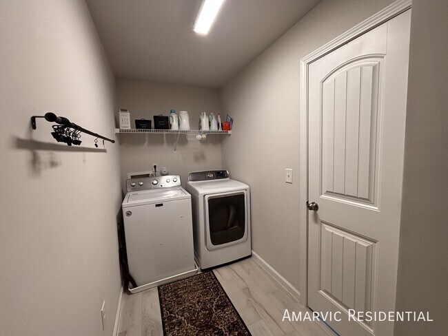 Building Photo - 205 Noble Deer Wy