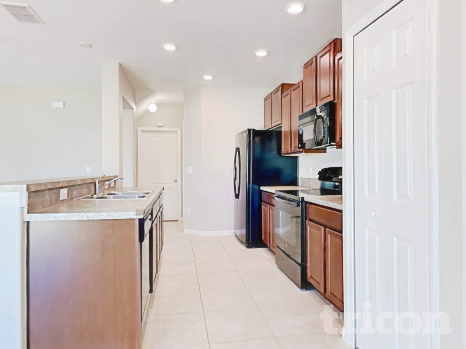 Building Photo - 4938 Reflecting Pond Cir