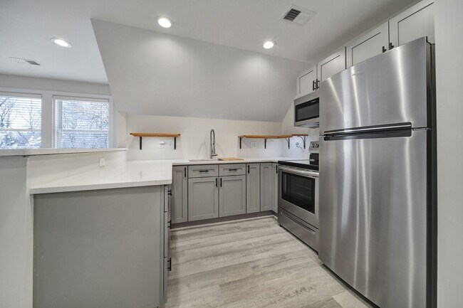 Building Photo - Unique Single Family Home in Matthews!