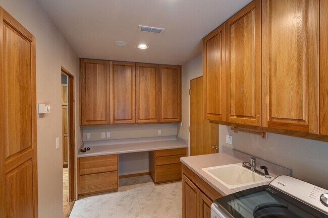 Building Photo - 2759 NW Champion Cir