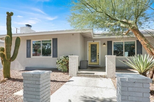 Building Photo - 1600 Eaton Dr