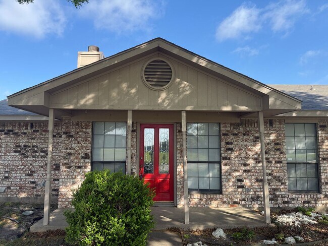 Building Photo - 117 Solon Rd