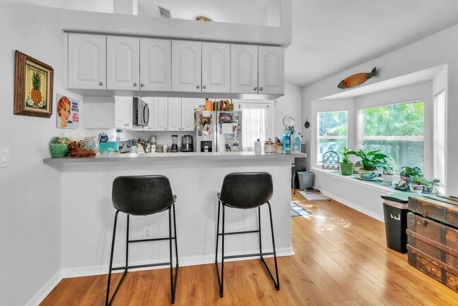 Building Photo - Beautiful 3 / 2 single family home across ...