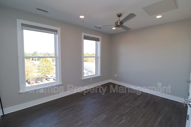 Building Photo - 145 S Main St