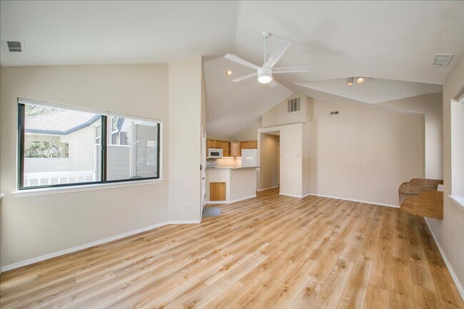 Building Photo - Elegant Condo Near the River