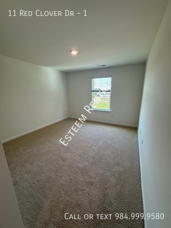 Building Photo - 11 Red Clover Dr