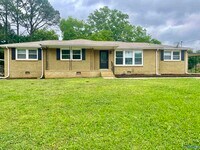 Building Photo - 304 Meadowbrook Dr SE
