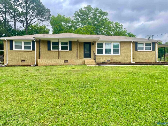 Primary Photo - 304 Meadowbrook Dr SE