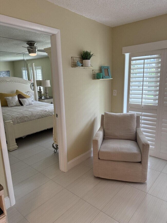 Building Photo - 207 Tropic Isle Dr