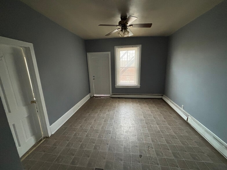 Building Photo - 1003 W Main St