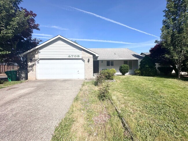 Building Photo - Wonderful centrally located Powell Butte 3...