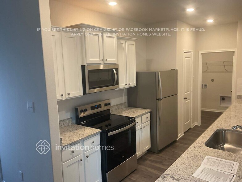 Building Photo - 8120 Sunberry Shadow Dr