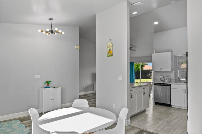 Building Photo - 3137 SE 8th Pl