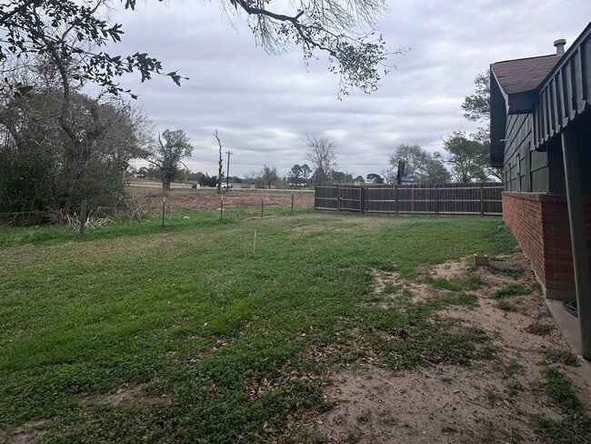 Building Photo - 2048 Studio Ln