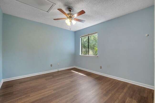 Building Photo - 2471 Talco Hills Dr