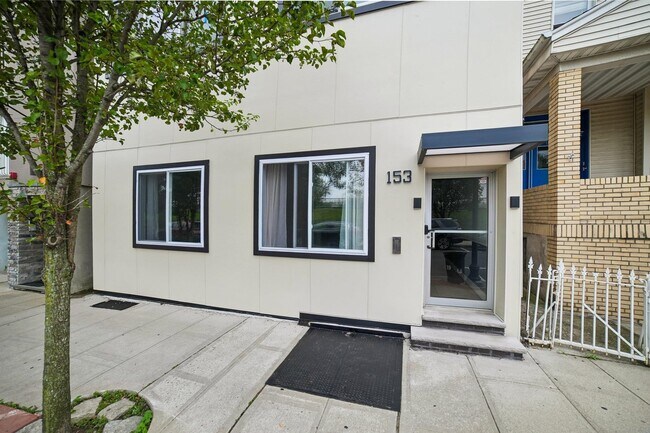 Building Photo - 153 20th St