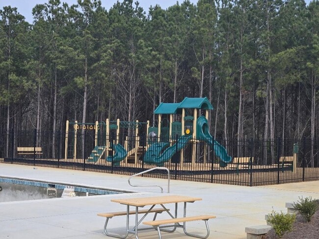 Building Photo - 733 Courtland Ln