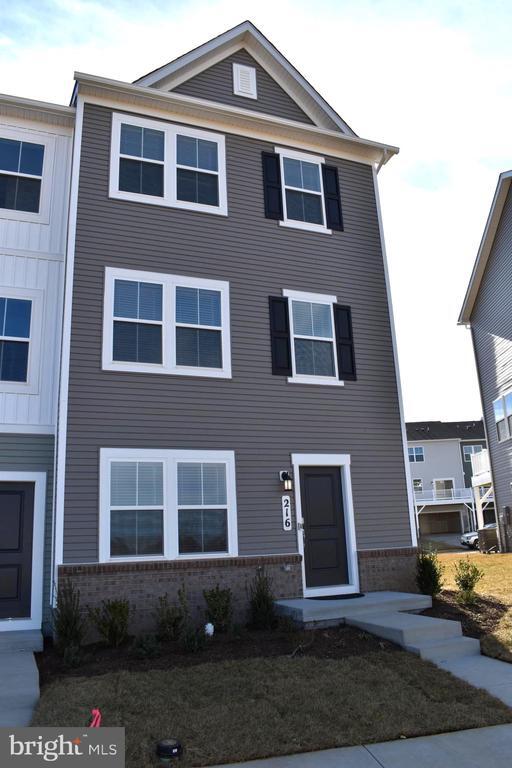 Building Photo - 216 Swan Fld Ave