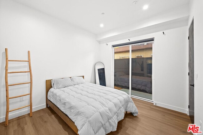 Building Photo - 1905 S Corning St