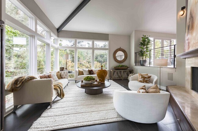 Building Photo - Stunning 4-Bedroom, 4-Bathroom Luxury Home...