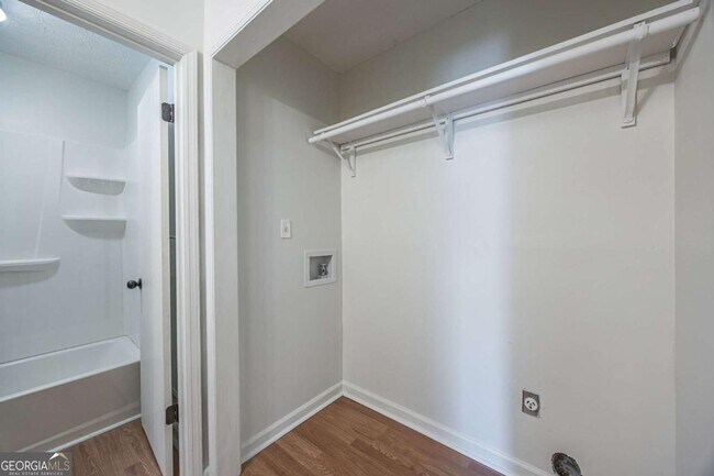 Building Photo - 6898 Babbling Brook Dr
