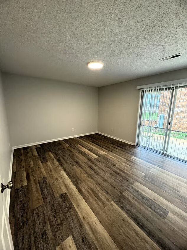 Building Photo - 206 Cloverleaf Dr