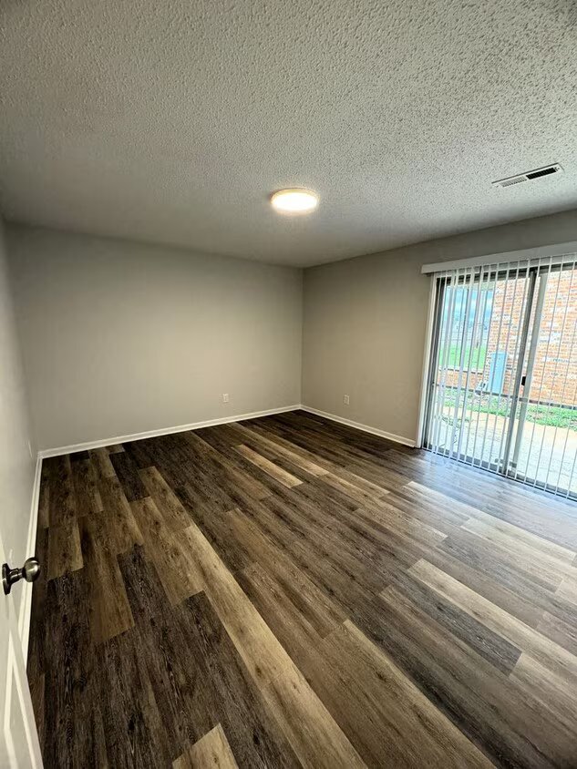 Building Photo - 208 Cloverleaf Dr