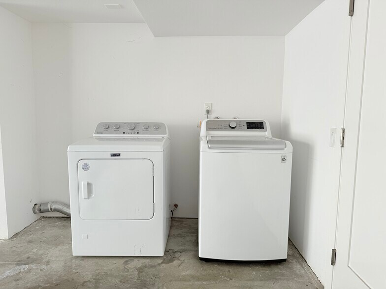 Laundry - 1878 N Alvarado St